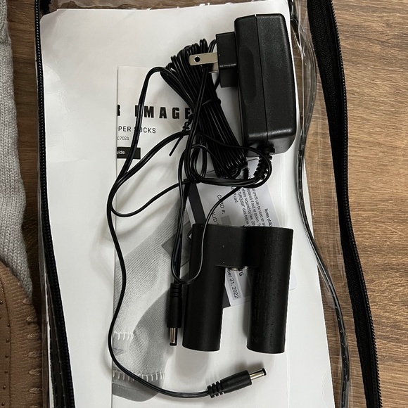 EUC Sharper Image Rechargeable Heated Gray Slipper Socks Sz S/M - Picture 6 of 10